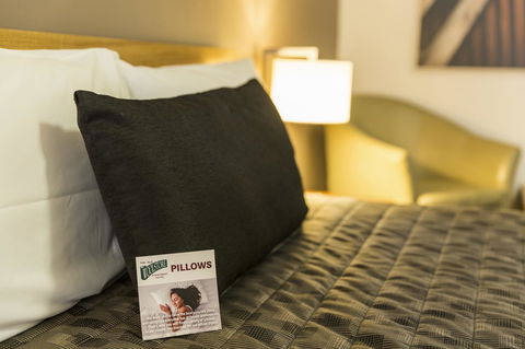 The Old Woolstore Apartment Hotel - Pubs and Clubs 8