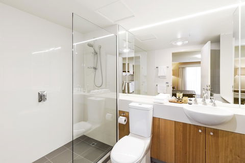 The Old Woolstore Apartment Hotel - Pubs and Clubs 20