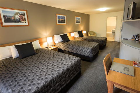 The Old Woolstore Apartment Hotel - Pubs and Clubs 30