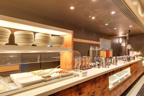 The Old Woolstore Apartment Hotel - Pubs and Clubs 4