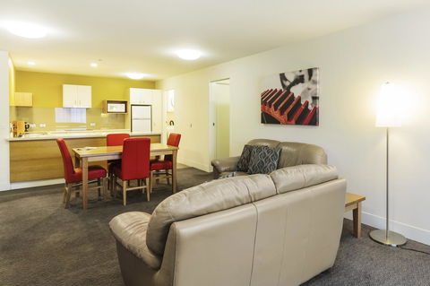 The Old Woolstore Apartment Hotel - Pubs and Clubs 19