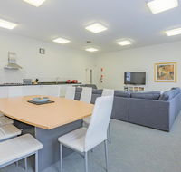4 Bedroom House - Hobart CBD - Free Parking - Go Out