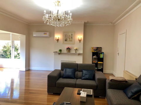 Riverbank Villa - Go Out 3