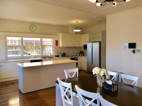 Riverbank Villa - Go Out 5