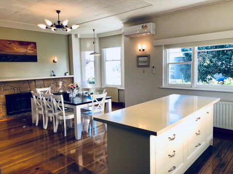 Riverbank Villa - Go Out 4