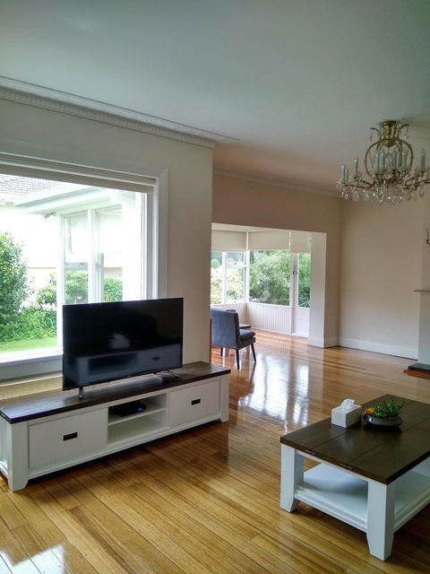 Riverbank Villa - Go Out 19