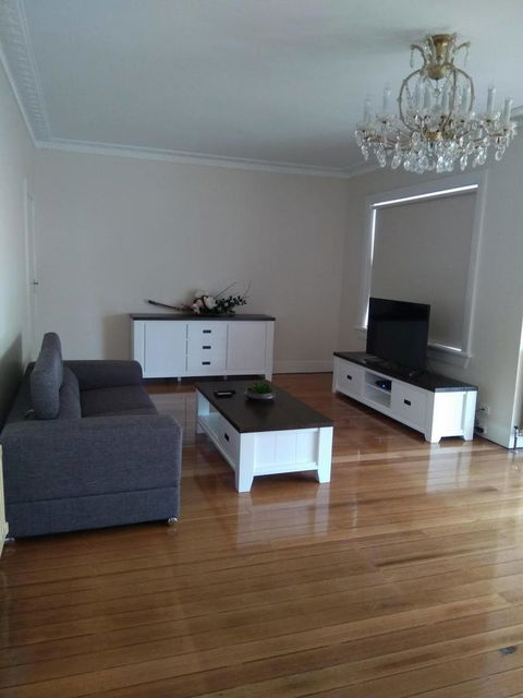 Riverbank Villa - Go Out 21