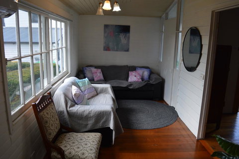 The Dragonfly Inn - Go Out 10