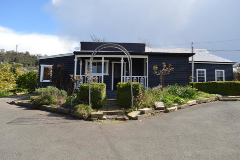 The Dragonfly Inn - Go Out 19