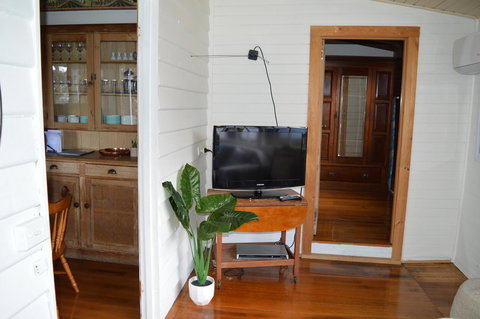 The Dragonfly Inn - Go Out 8