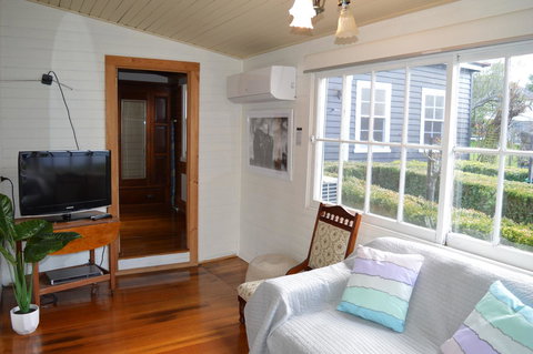 The Dragonfly Inn - Go Out 9