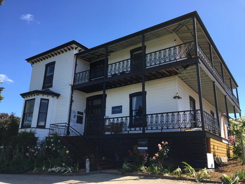 The Dragonfly Inn - Go Out 1