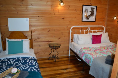 The Dragonfly Inn - Go Out 16