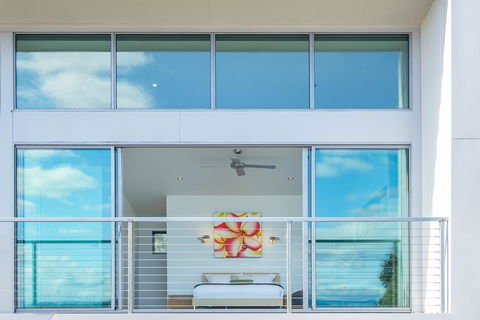 Sunset Bay Escape - Go Out 25