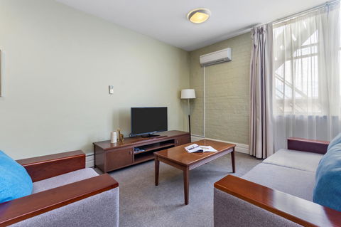 Launceston Central Apartment Hotel Official - Pubs and Clubs 14