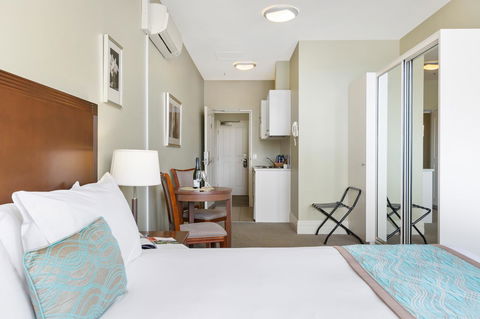 Launceston Central Apartment Hotel Official - Pubs and Clubs 2