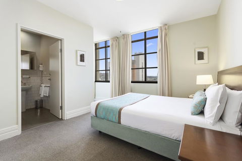 Launceston Central Apartment Hotel Official - Pubs and Clubs 5