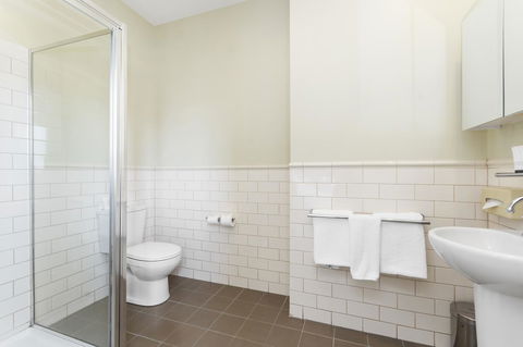 Launceston Central Apartment Hotel Official - Pubs and Clubs 1