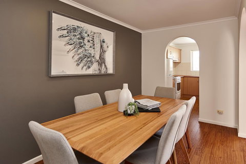 Elphin Serviced Apartments - Go Out 23