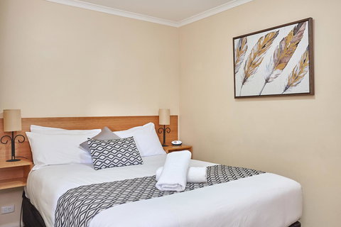 Elphin Serviced Apartments - Go Out 4