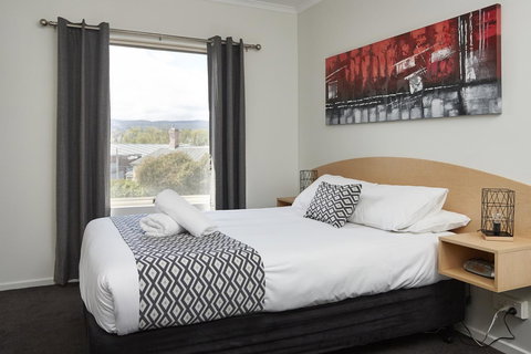 Elphin Serviced Apartments - Go Out 34