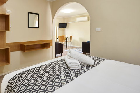 Elphin Serviced Apartments - Go Out 31