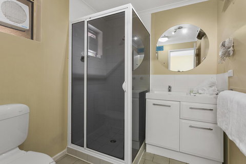 Elphin Serviced Apartments - Go Out 40