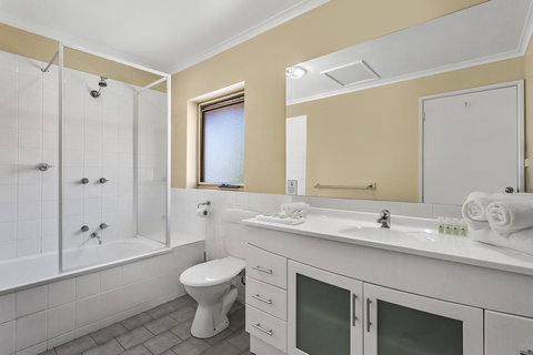 Elphin Serviced Apartments - Go Out 38