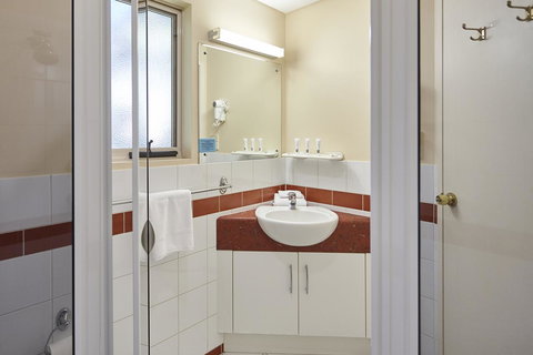 Elphin Serviced Apartments - Go Out 6