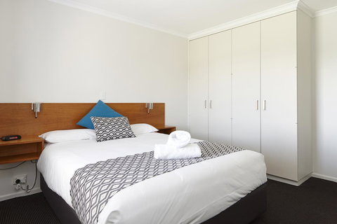 Elphin Serviced Apartments - Go Out 25
