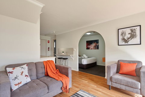 Elphin Serviced Apartments - Go Out 11