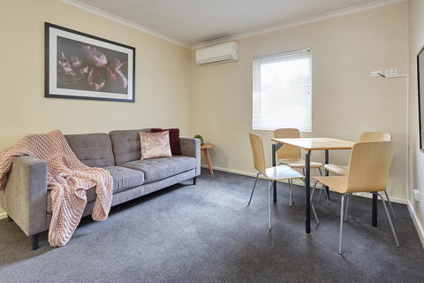 Elphin Serviced Apartments - Go Out 7