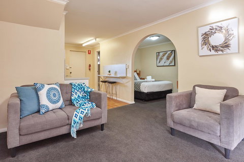 Elphin Serviced Apartments - Go Out 9