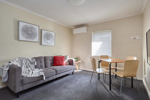 Elphin Serviced Apartments - Go Out 10