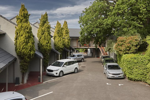 Elphin Serviced Apartments - Go Out 12