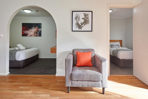 Elphin Serviced Apartments - Go Out 5