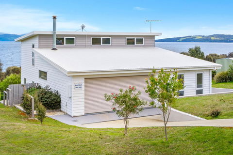 Manfield Seaside Bruny Island - Go Out 10