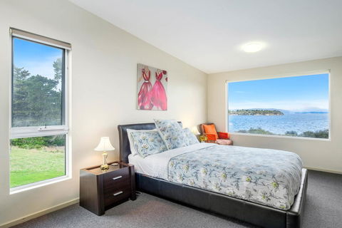 Manfield Seaside Bruny Island - Go Out 1