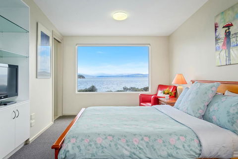 Manfield Seaside Bruny Island - Go Out 0