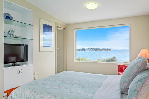 Manfield Seaside Bruny Island - Go Out 11