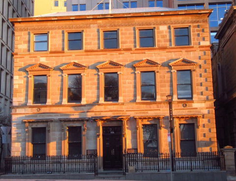 105 Mac Unique Apartments - Pubs and Clubs 0