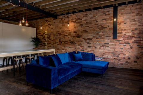 105 Mac Unique Apartments - Pubs and Clubs 24
