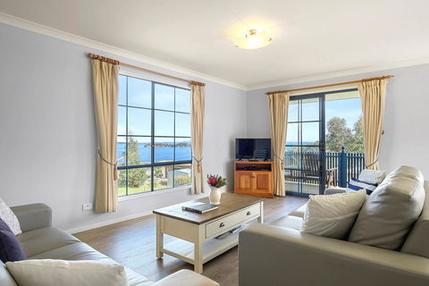 Omaroo Cottage Bruny Island - Go Out 1