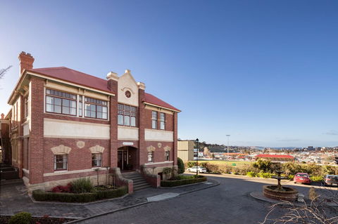 Rydges Hobart - Pubs and Clubs 1