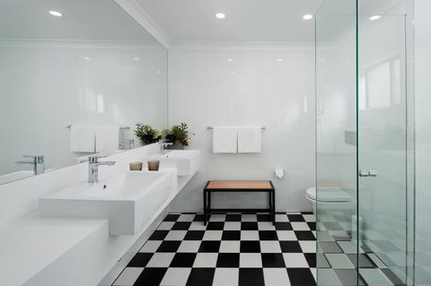 Rydges Hobart - Pubs and Clubs 13
