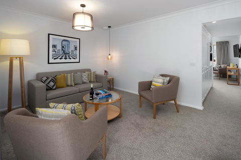 Rydges Hobart - Pubs and Clubs 11