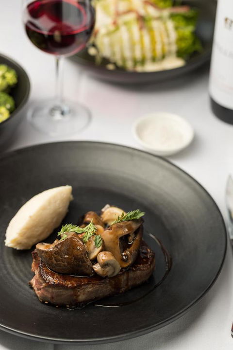 Rydges Hobart - Pubs and Clubs 10