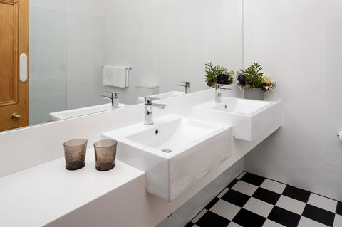 Rydges Hobart - Pubs and Clubs 15