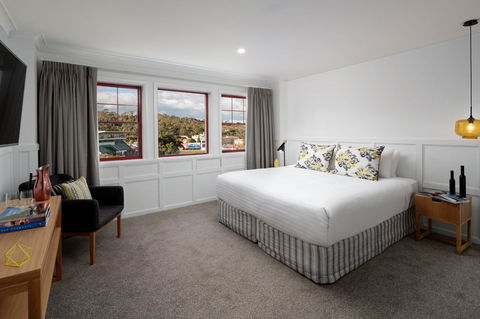 Rydges Hobart - Pubs and Clubs 3