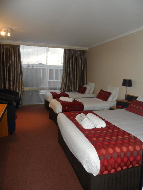 Commodore Regent - Go Out 25